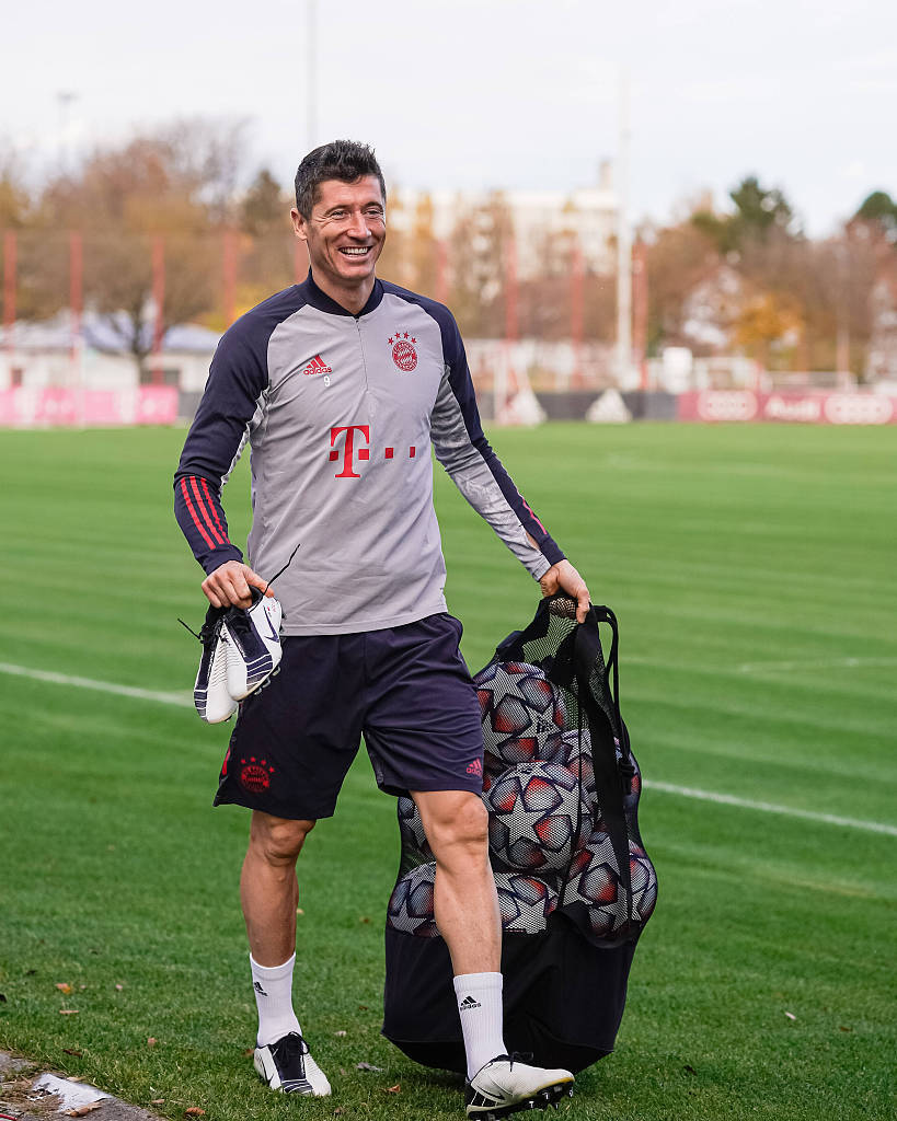 东契奇34分7助攻5篮板詹姆斯砍24分 湖人大胜国王终结三连败