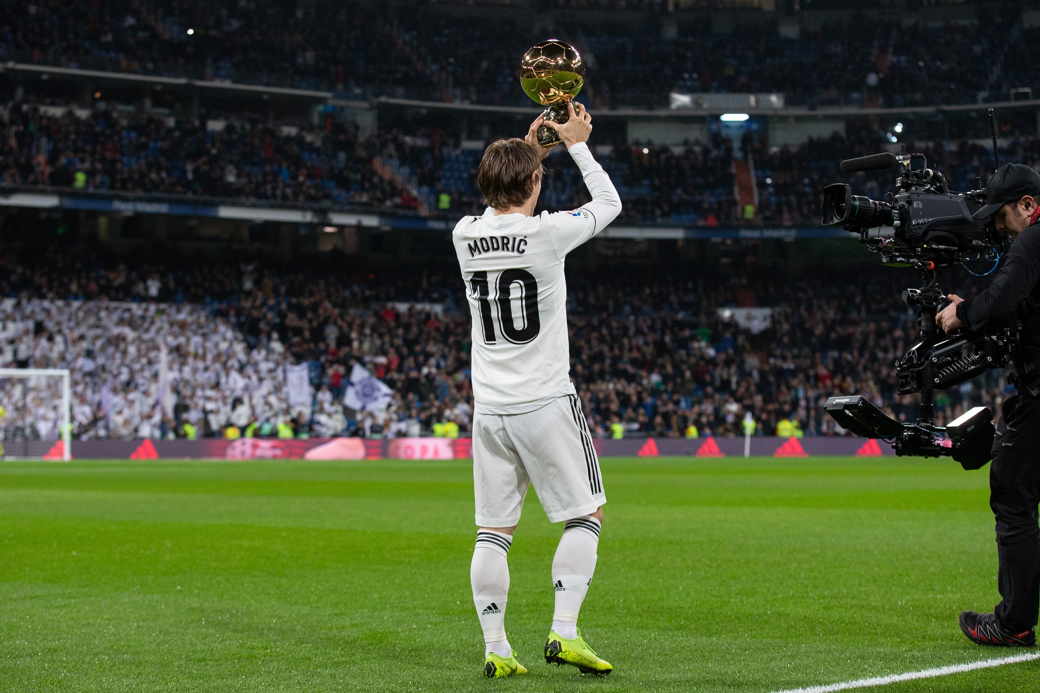 剑南春丨热刺1-1桑德兰，本-戴维斯建功，布罗贝伊扳平比分