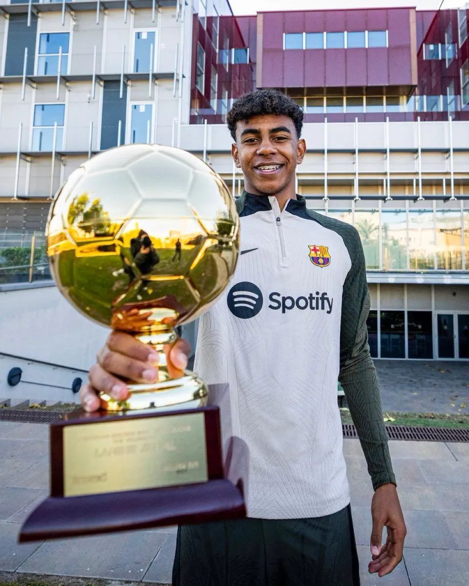 《堡垒之夜》联动羁绊爱引热议 粉丝怒喷爱AI并非人工智能AI